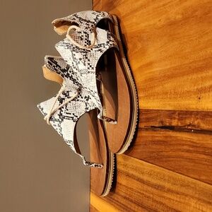 Womens Size 8 Sandal